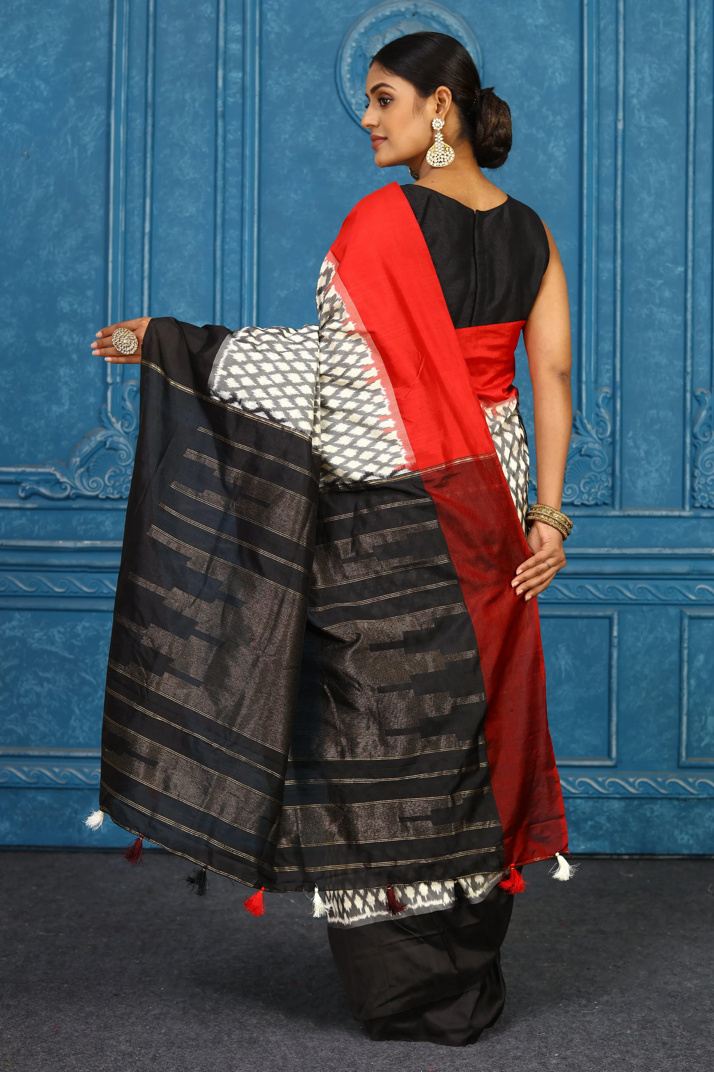 91A422 Off-White and Grey Pochampalli Ikkat Saree With Red Black Border