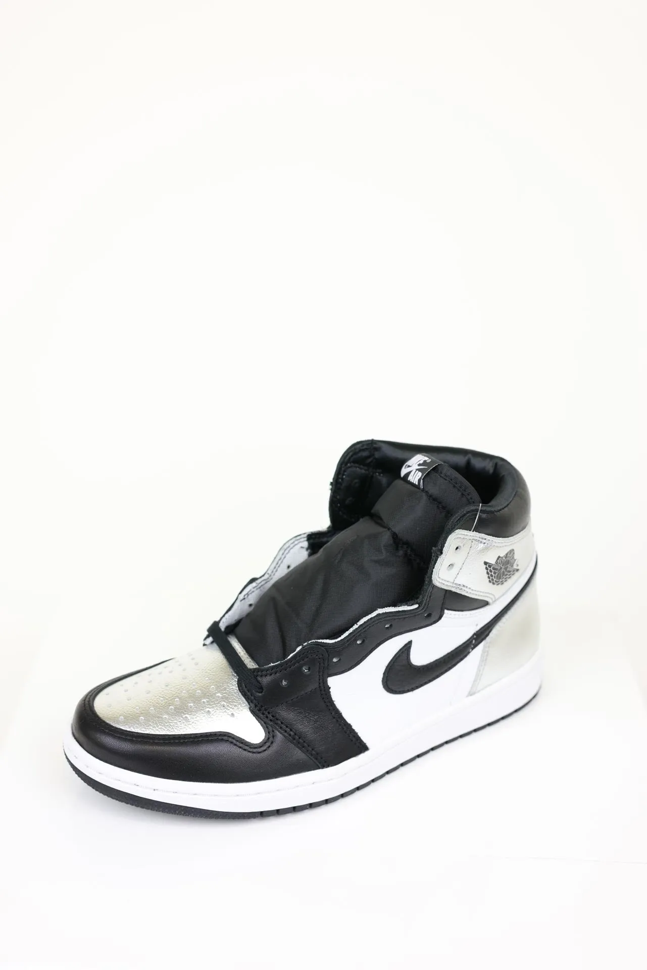 Jordan 1 Retro High Silver Toe