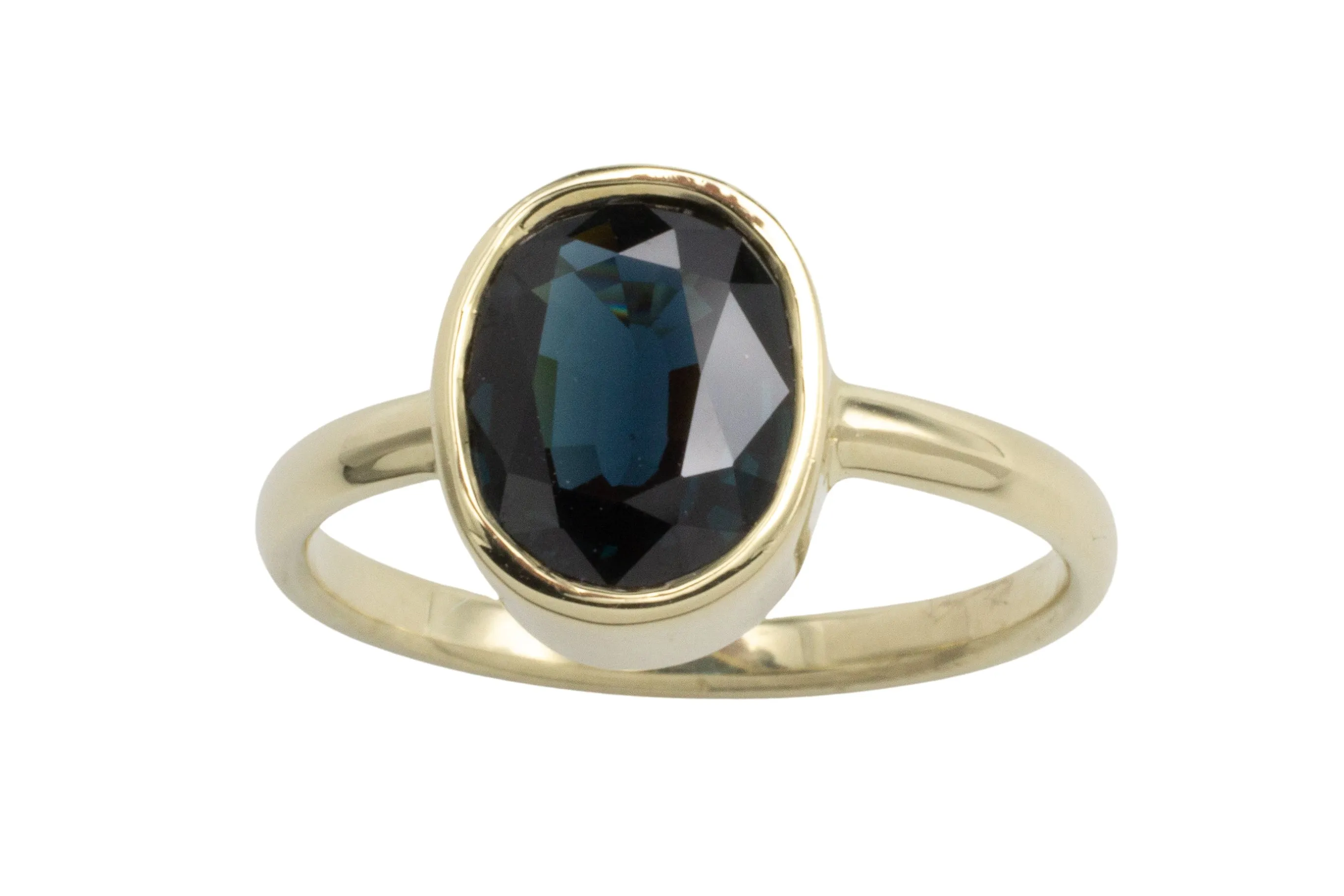 Sapphire ring in 14 carat gold