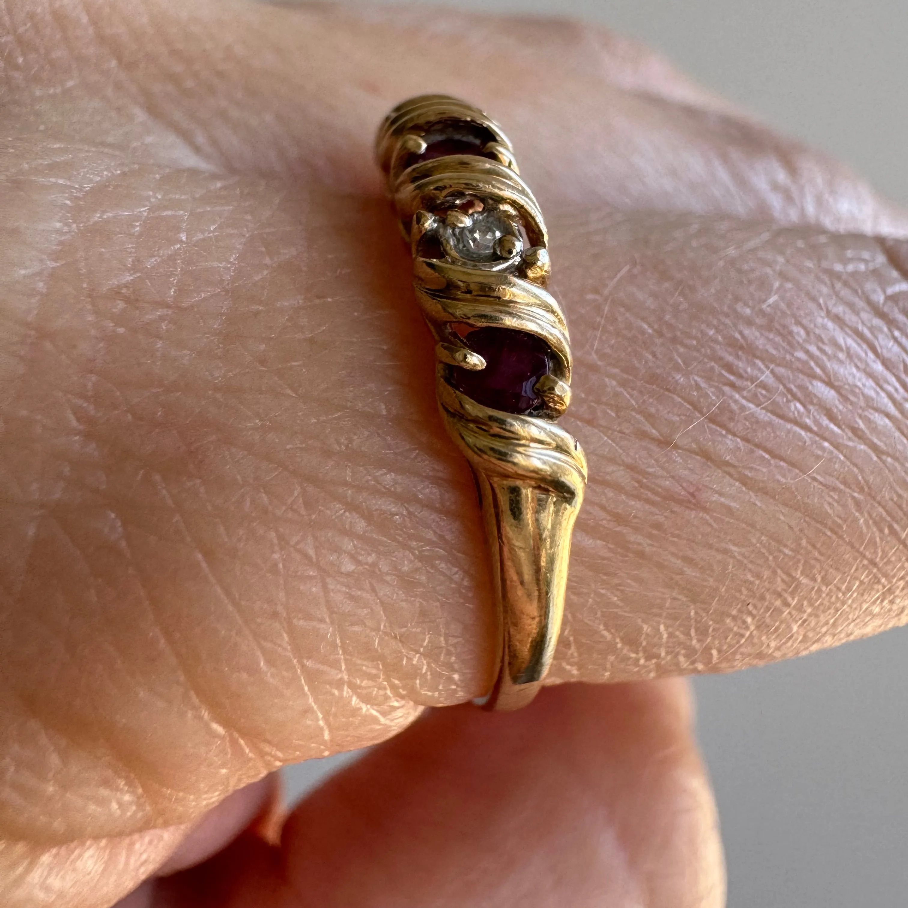 V I N T A G E // swirly stacker / 10k yellow gold with red spinel and white sapphires / size 8.25